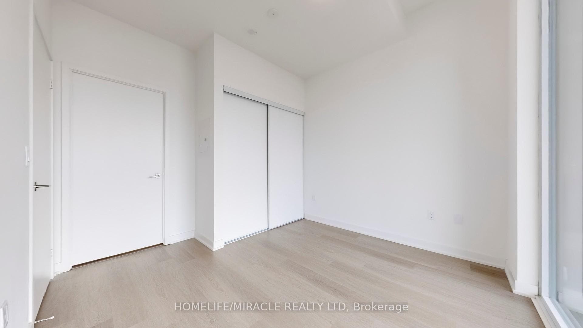 859 The Queensway N/A Unit 805 photo 17