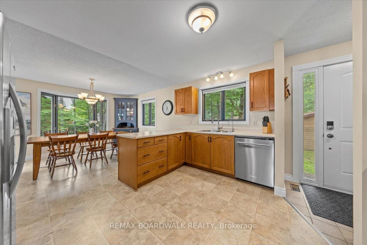 178 Baillie Avenue photo 10