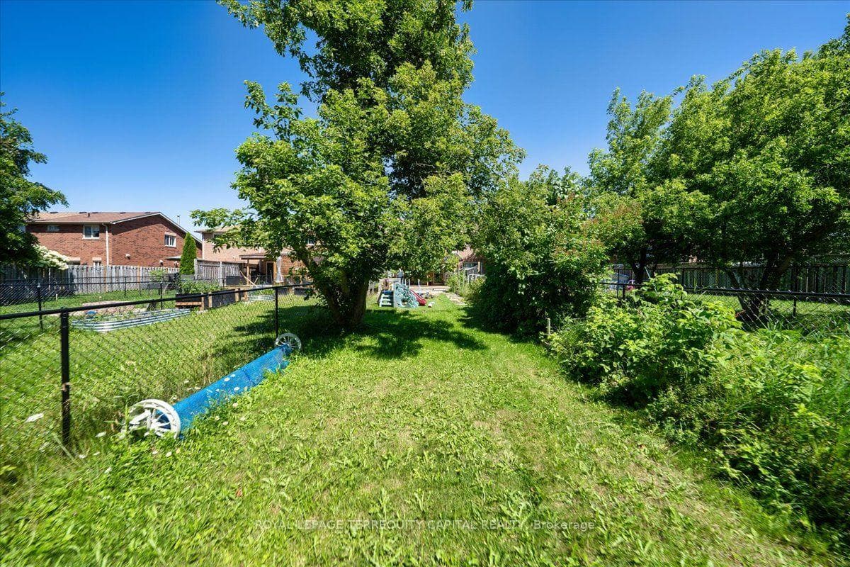 9 Seymour Crescent photo 49