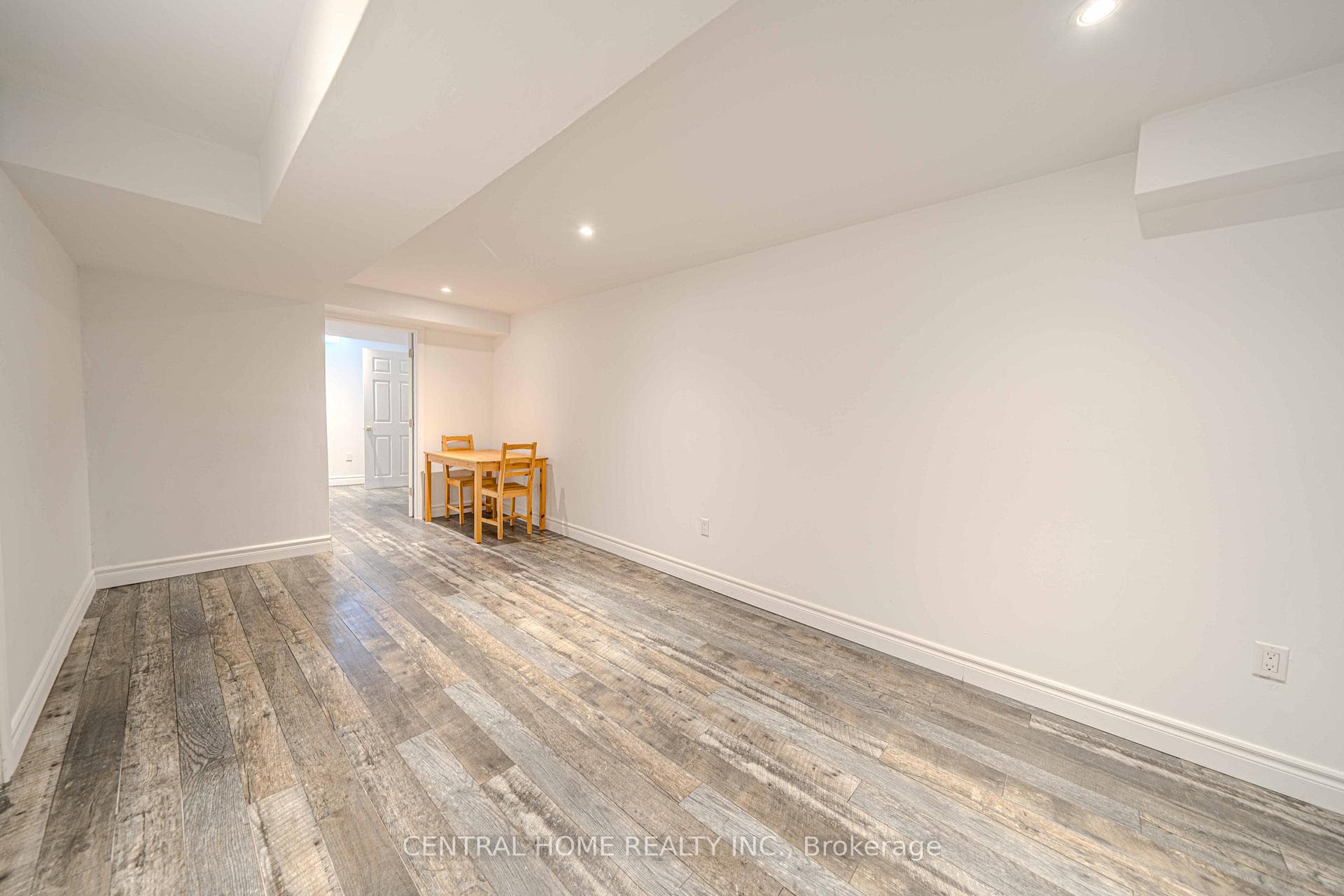1390 Dumont Street photo 31