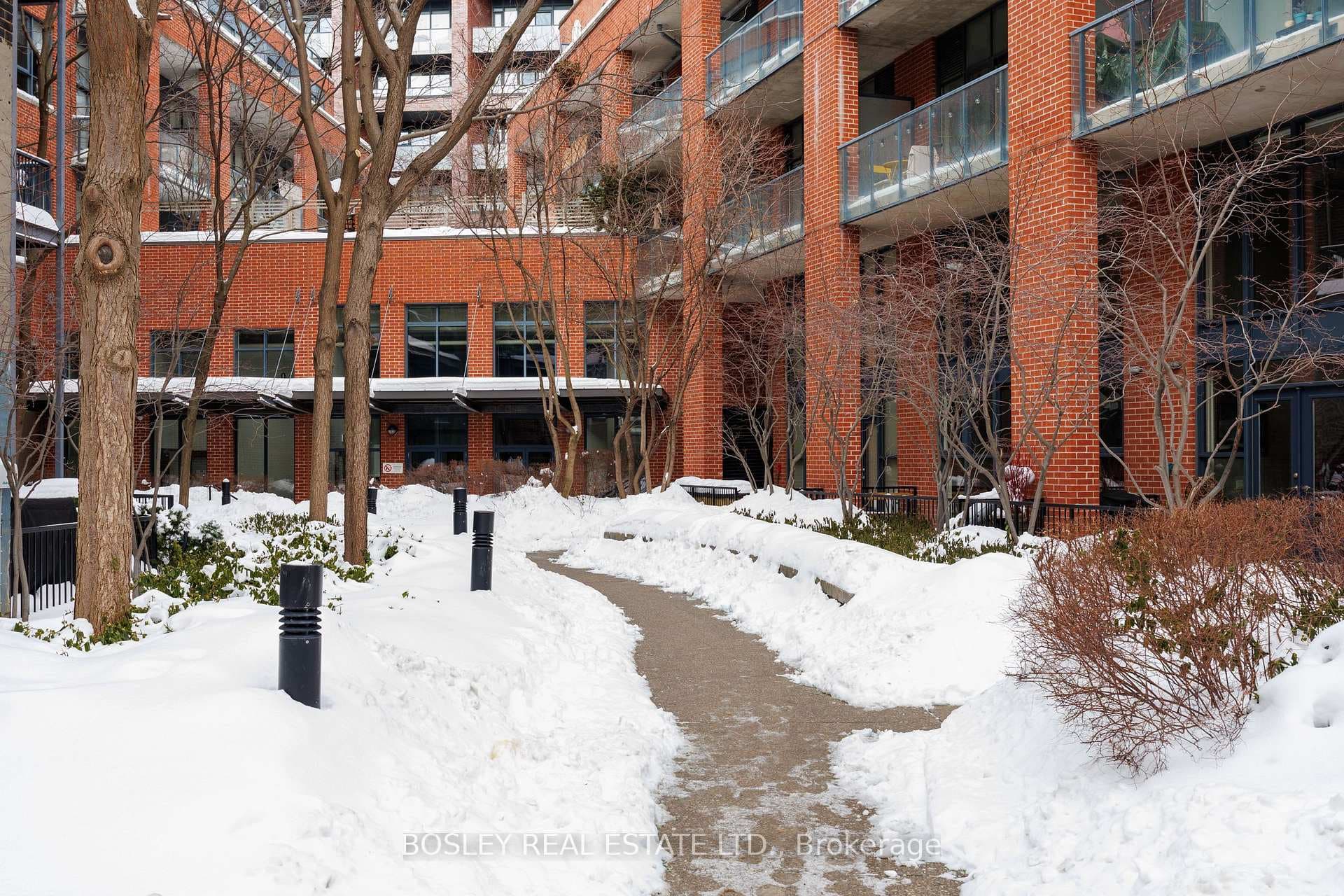 369 Sorauren Avenue Unit 211 photo 34