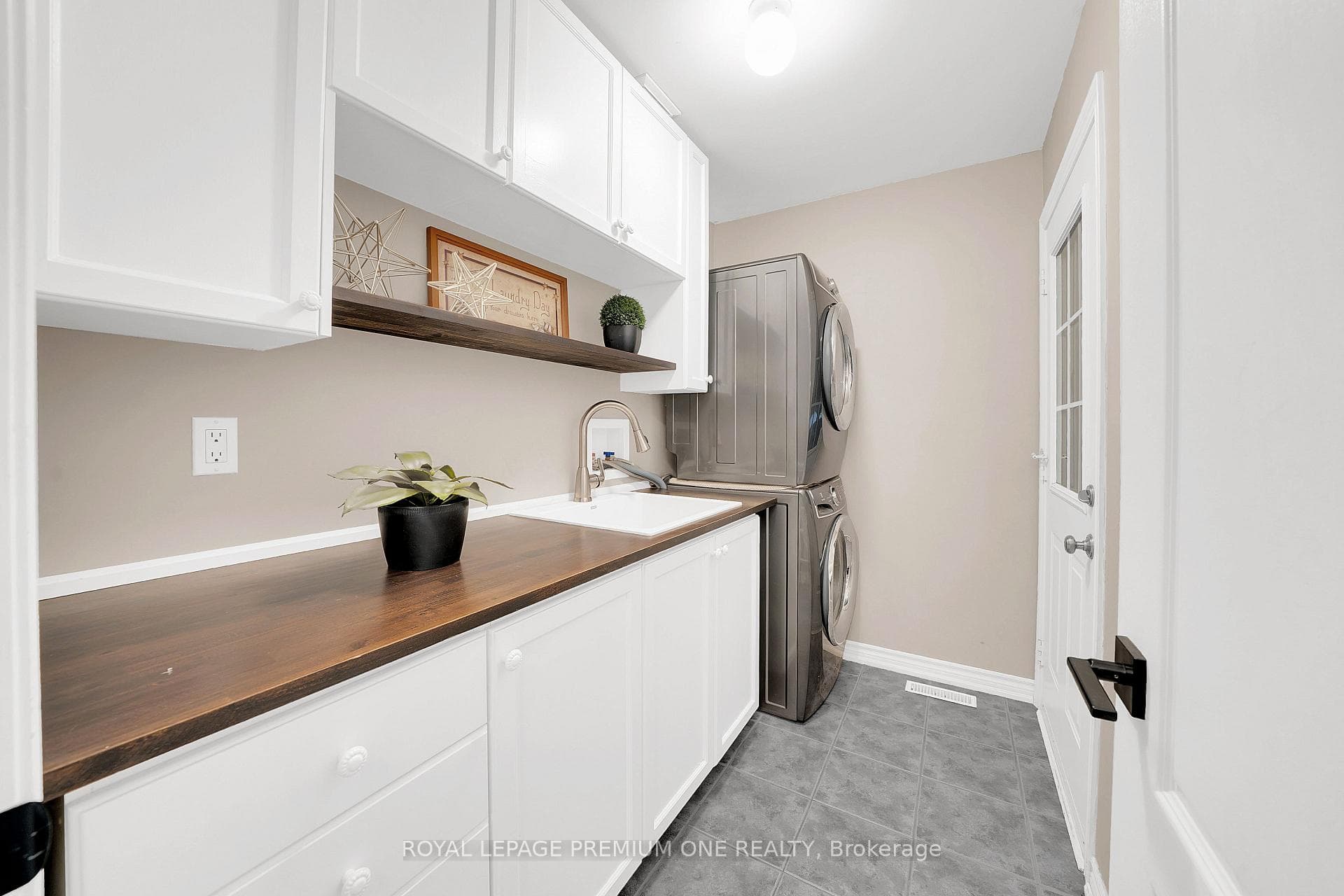 19 Taylor Court photo 17