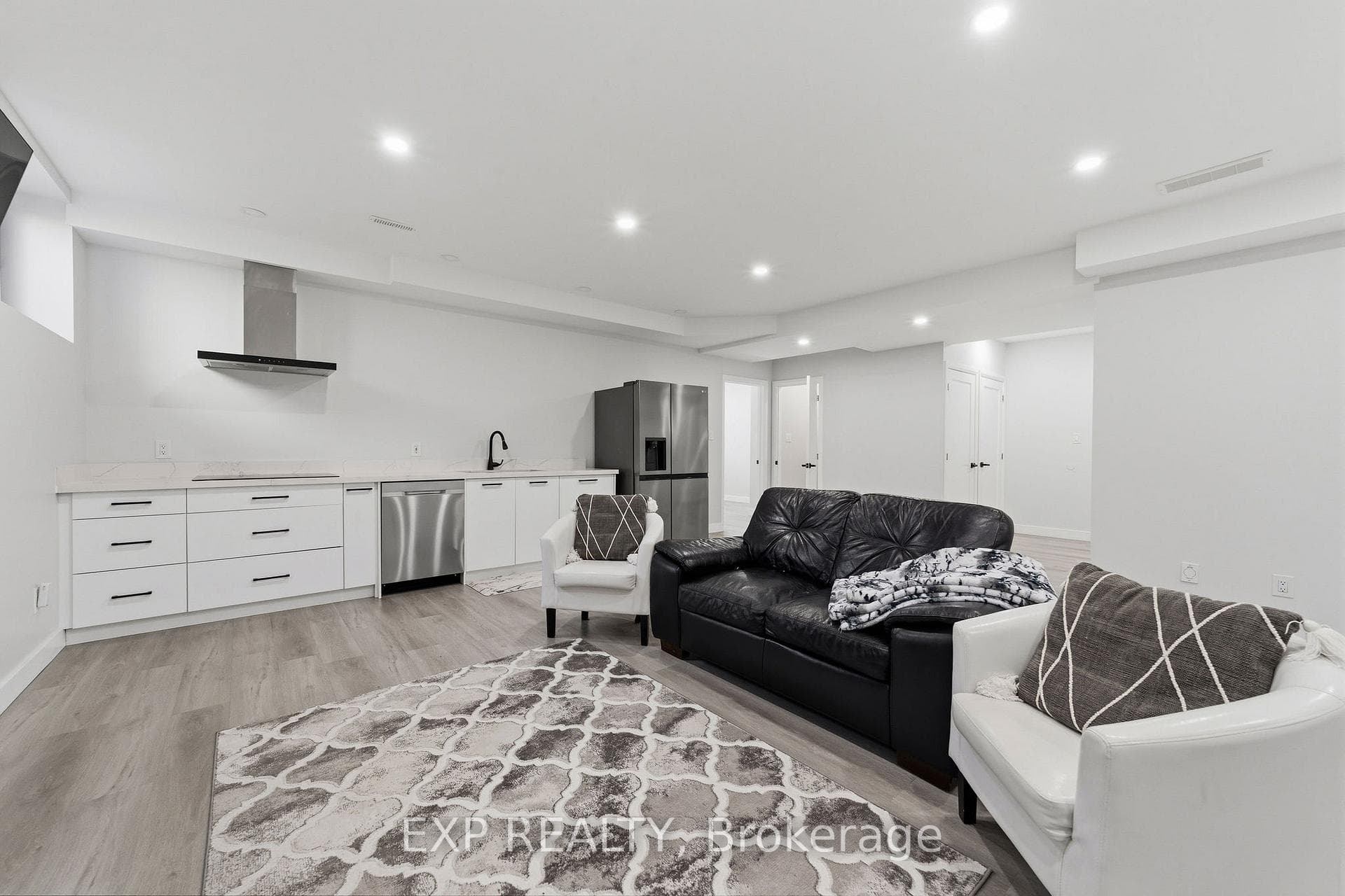 113 Edgewater Boulevard photo 35