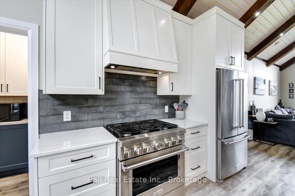 632 The South Road photo 25