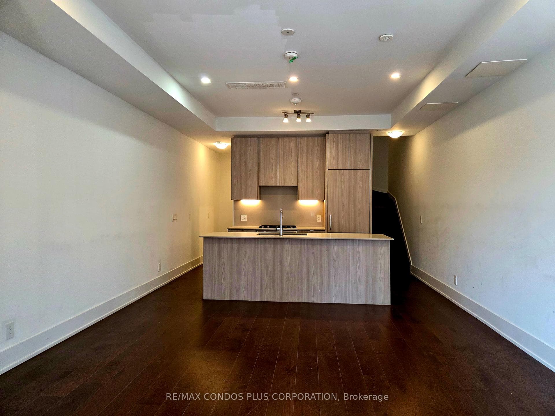 270 Davenport Road Unit 9 photo 3