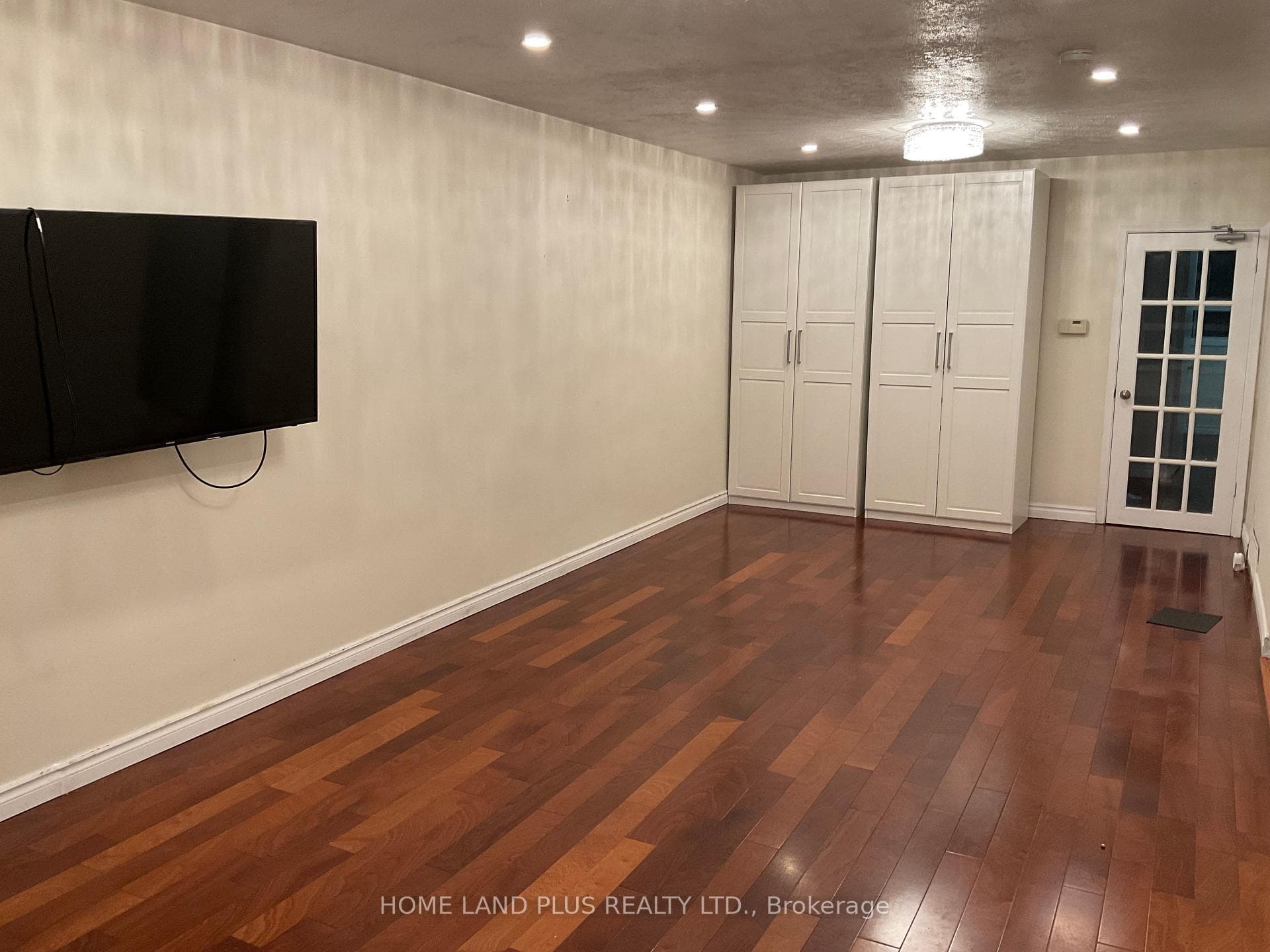 63 Santamonica Boulevard Unit (Main Floor) photo 8