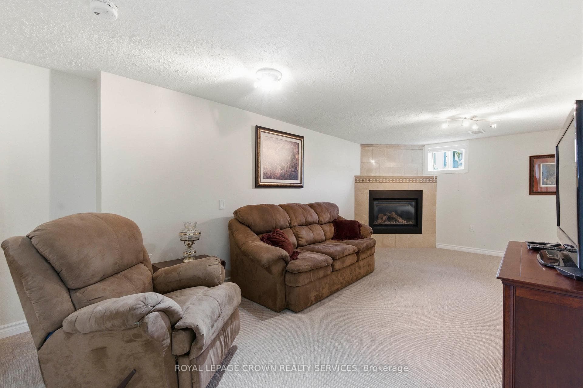 35 Barnicke Drive photo 26