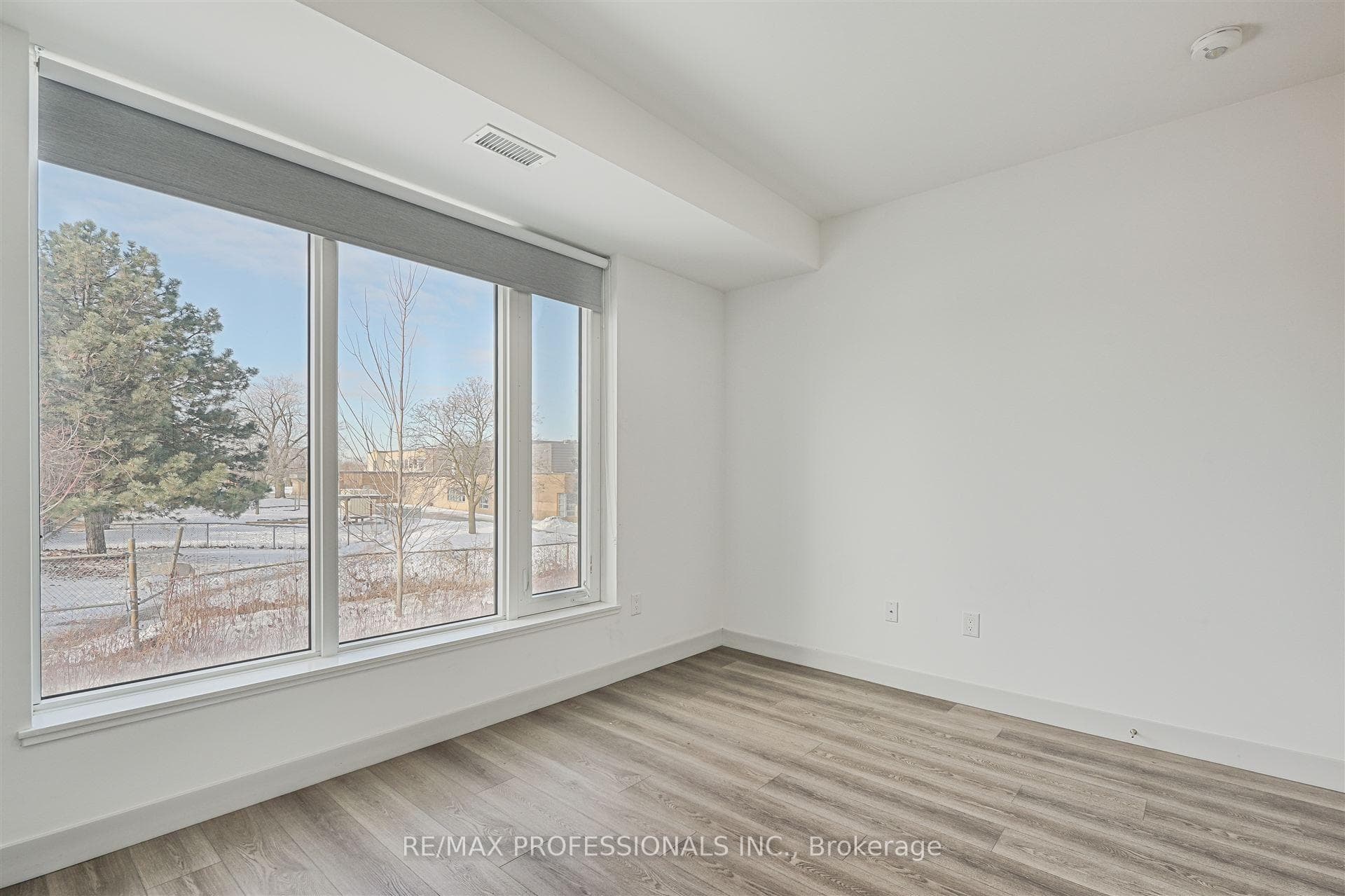37 Antrim Crescent Unit 205 photo 27
