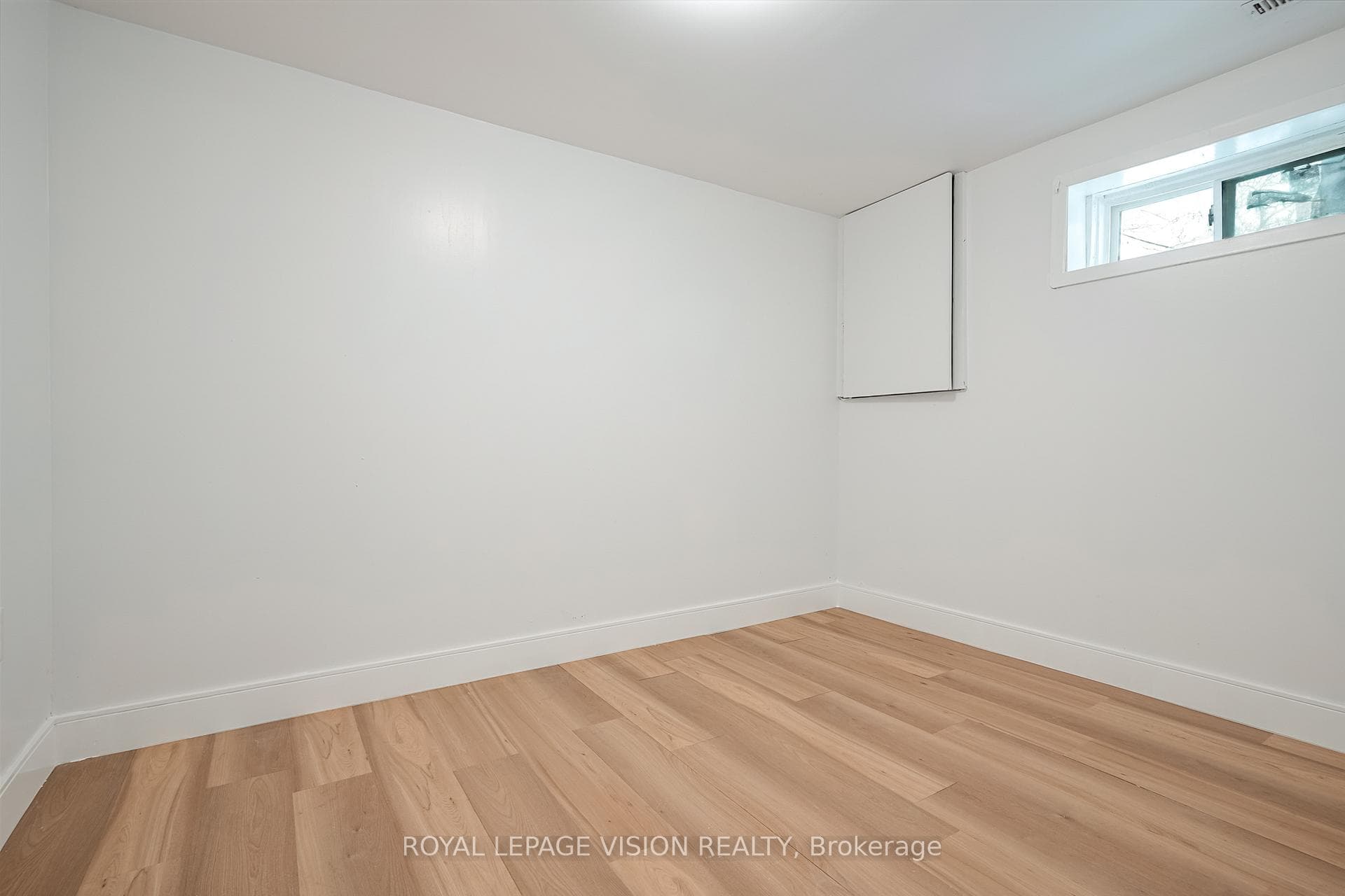 35 Dowswell Drive Unit Bsmt photo 13