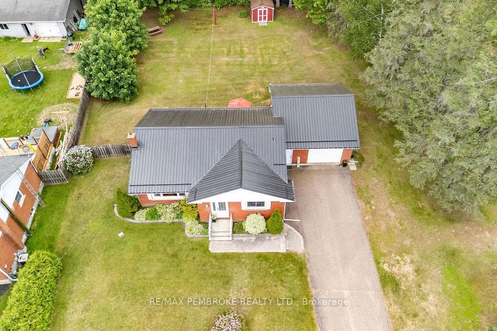 92 Ken Avenue photo 3