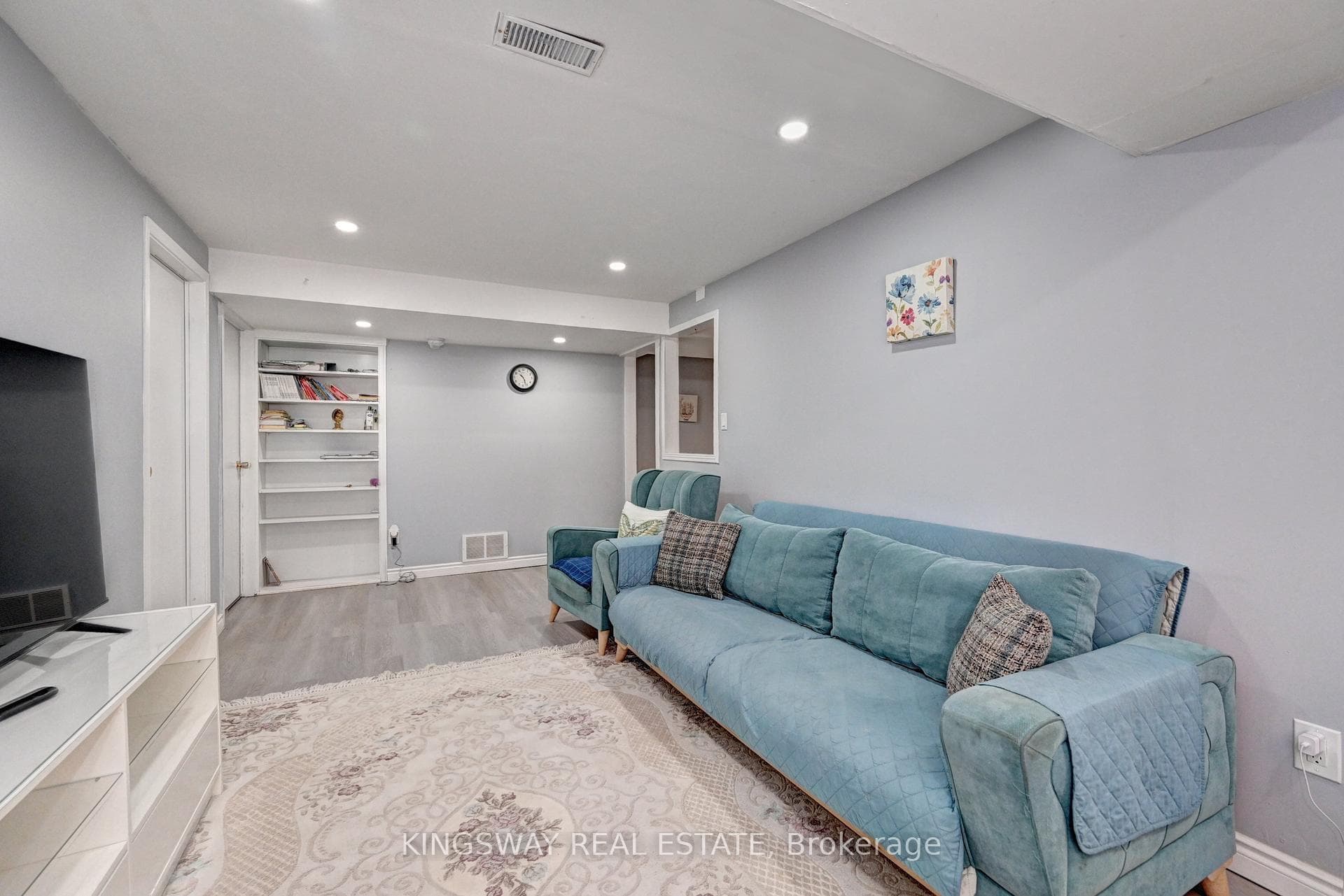 300 BLACKWELL Drive photo 26
