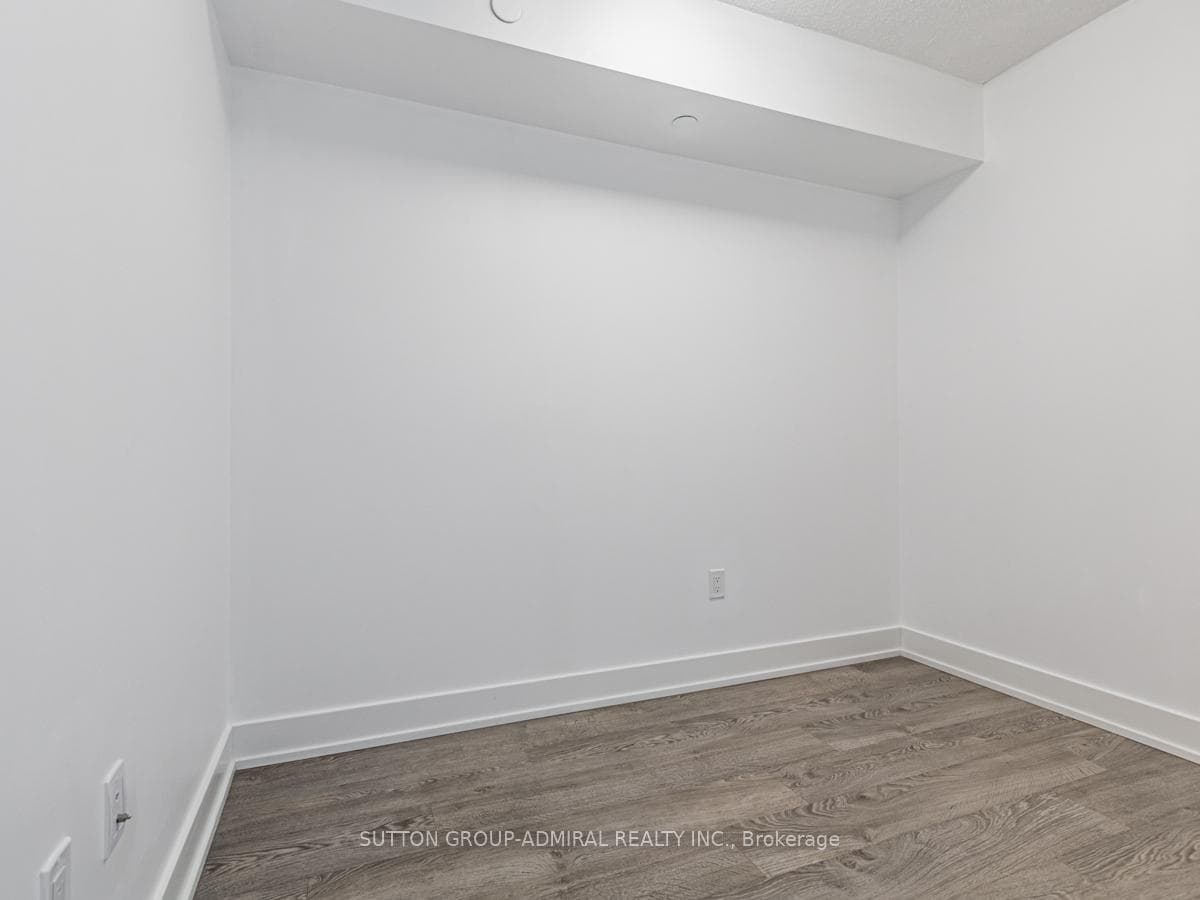 7 Mabelle Avenue Unit 301 photo 4