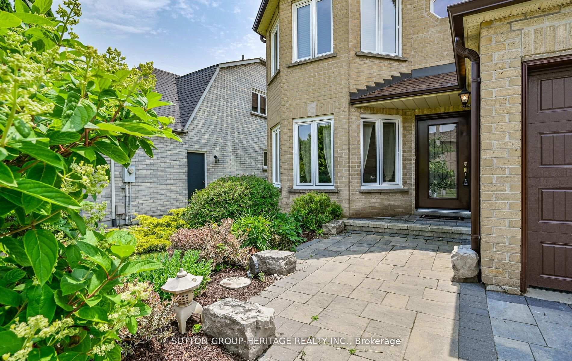 1542 Saugeen Drive photo 3