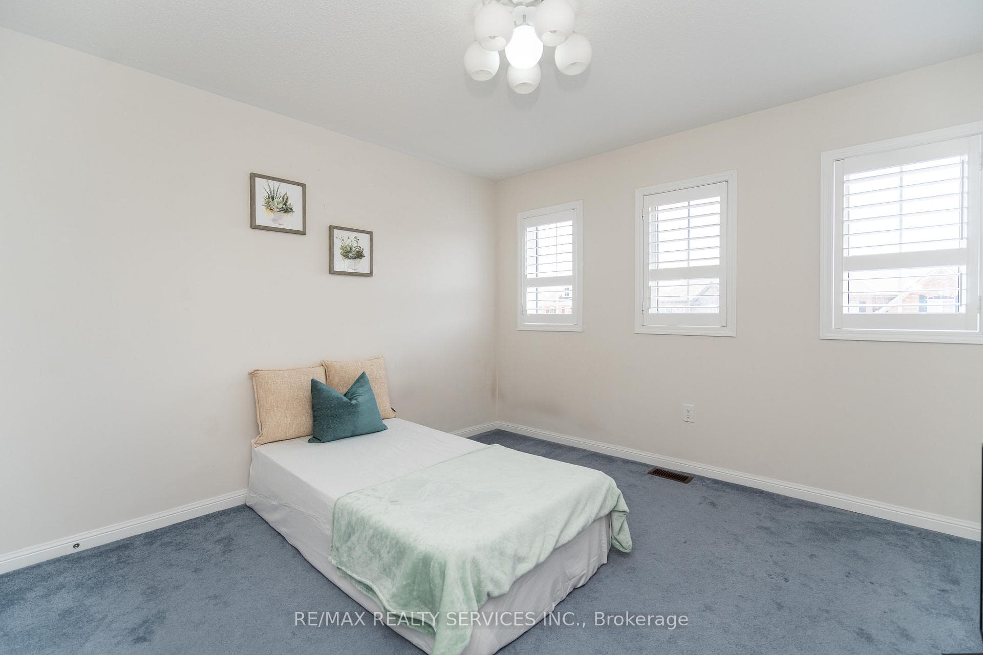 96 Bruce Cameron Drive photo 33