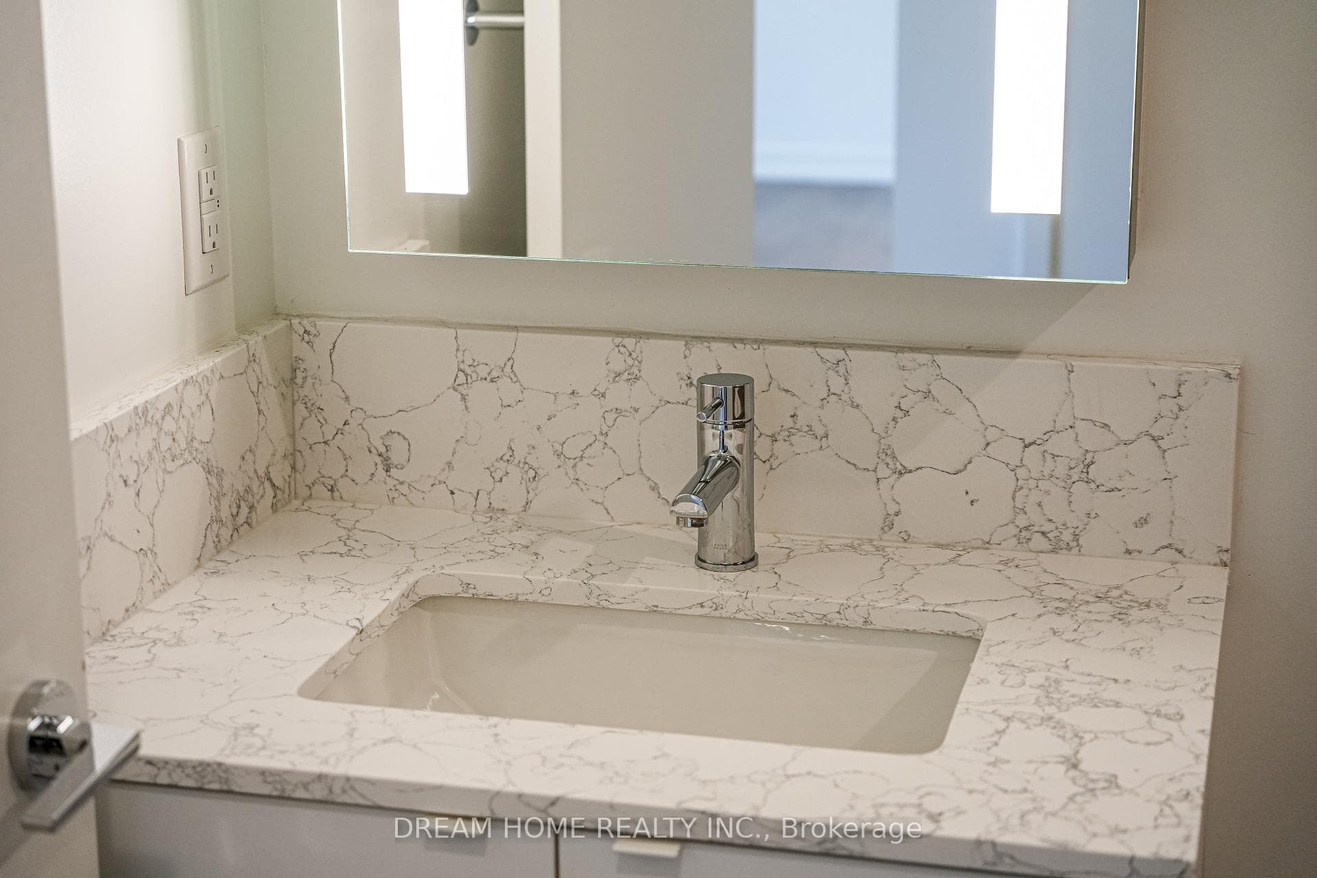 270 Dufferin Street Unit 416 photo 25