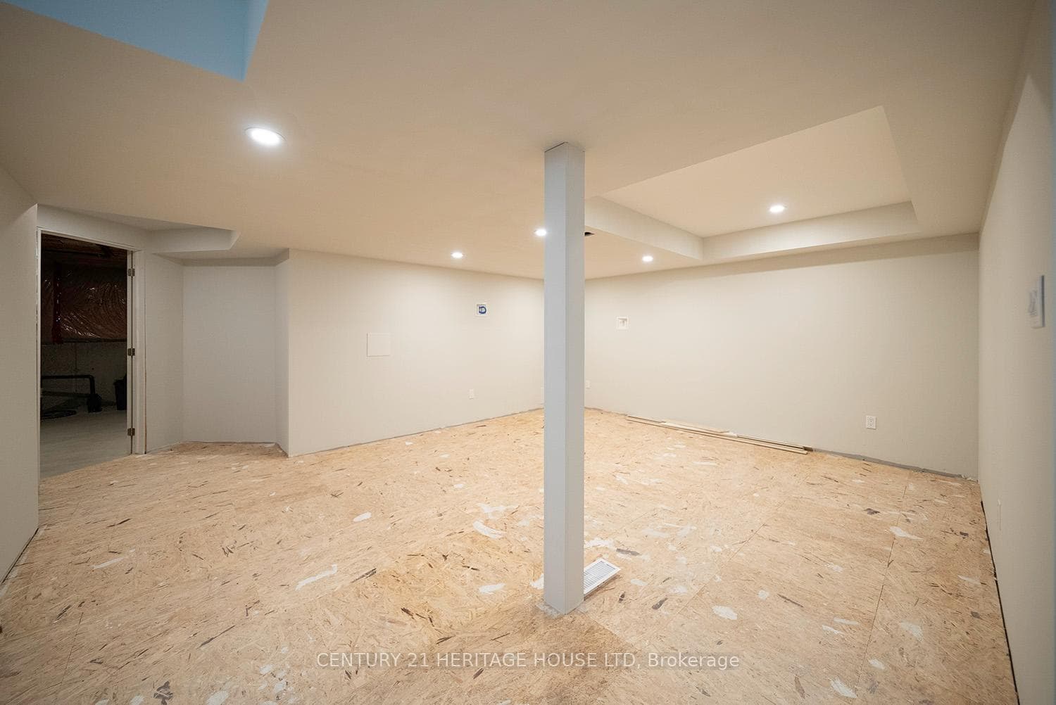 9 Barrett Avenue photo 29