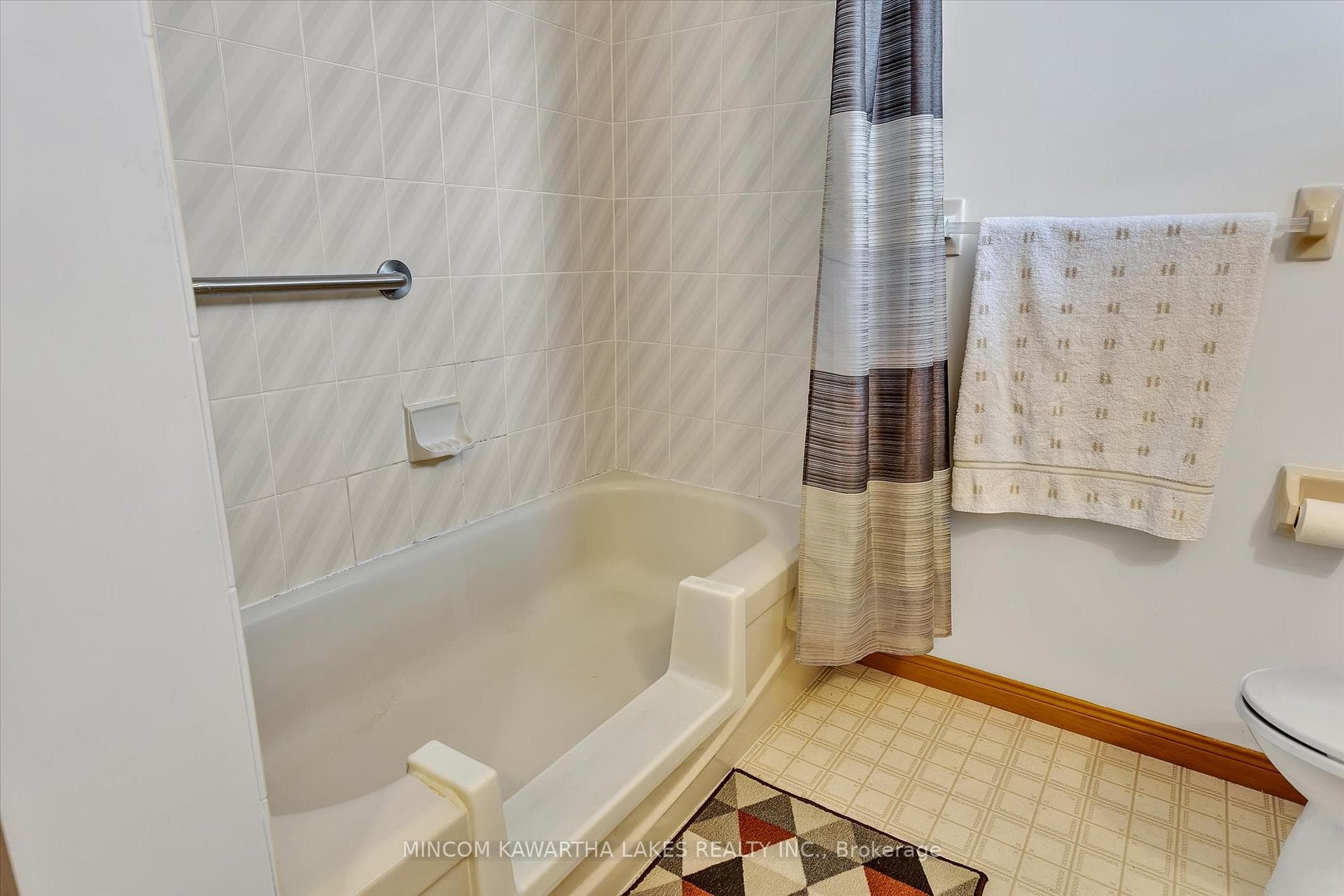 1914 Parkwood Circle photo 24