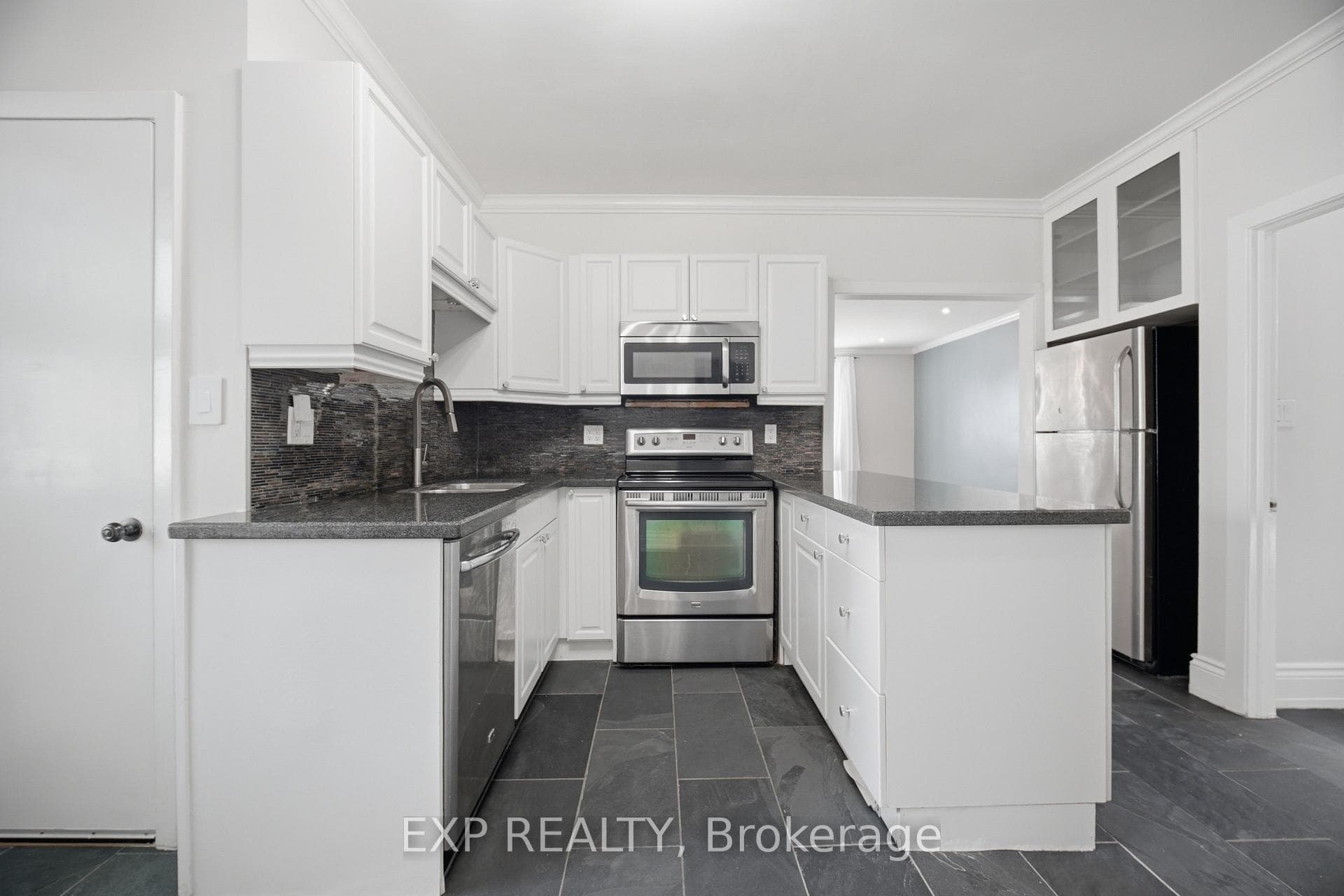 1052 Alexandra Avenue photo 11