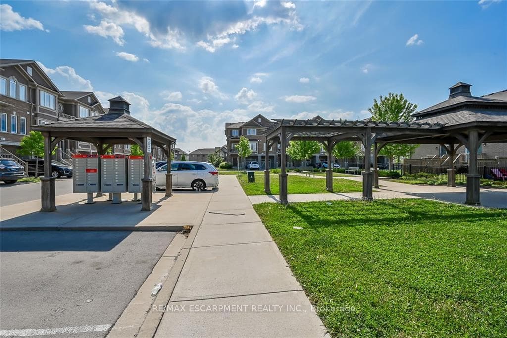 50 Bloom Crescent photo 40