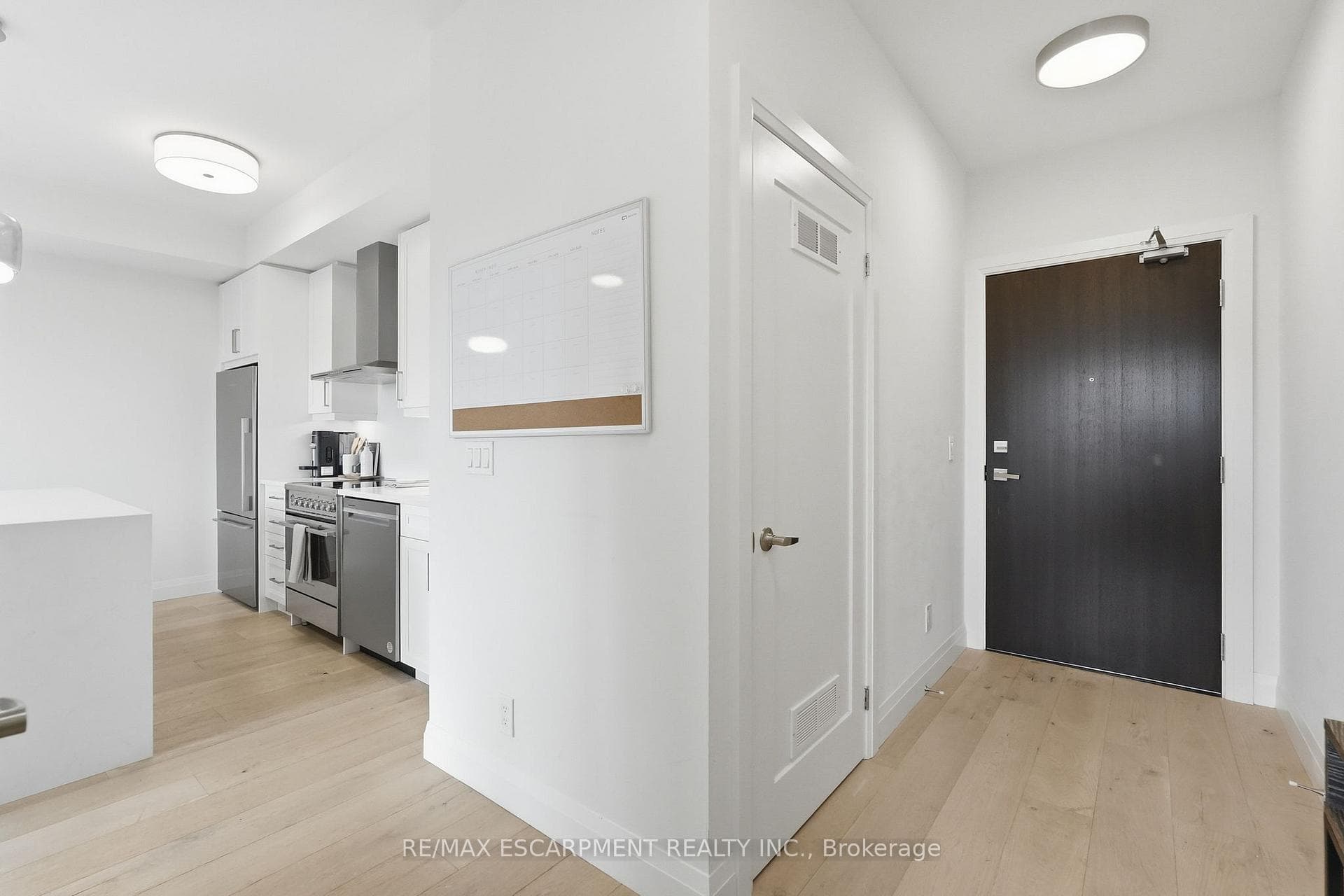 500 Brock Avenue Unit 909 photo 31