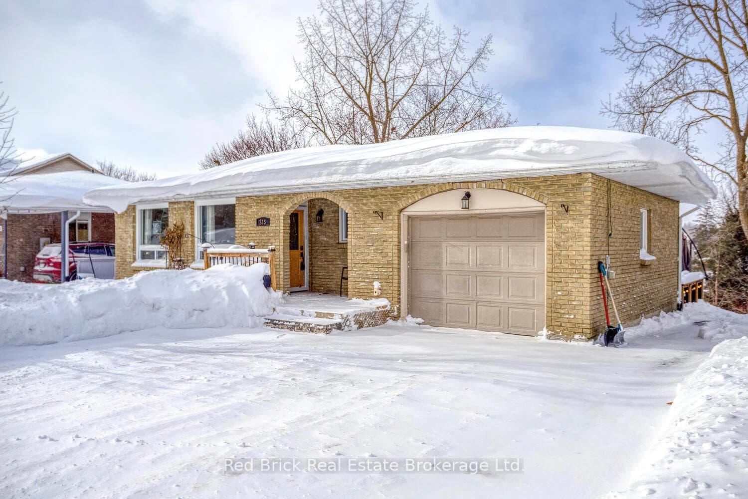 235 Wellington Street photo 2