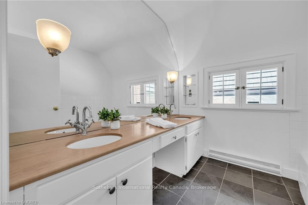 156 JOHN Street photo 31