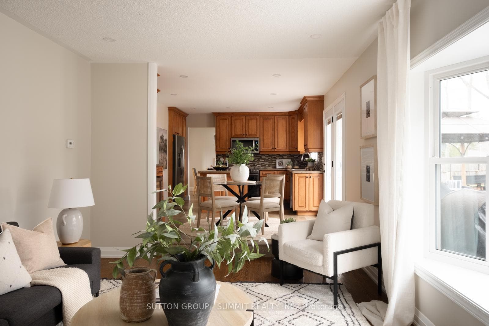 27 MILLBRIDGE Crescent photo 15