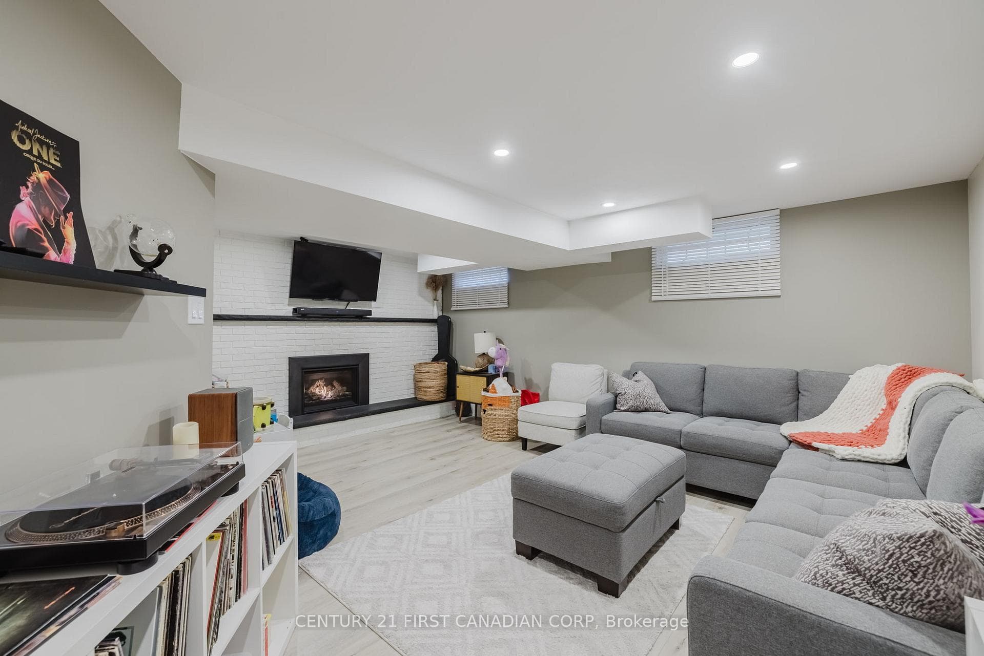 8 Lacey Crescent photo 18
