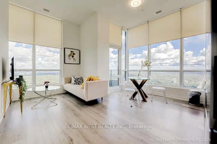 395 Bloor Street Unit 5507 photo 1