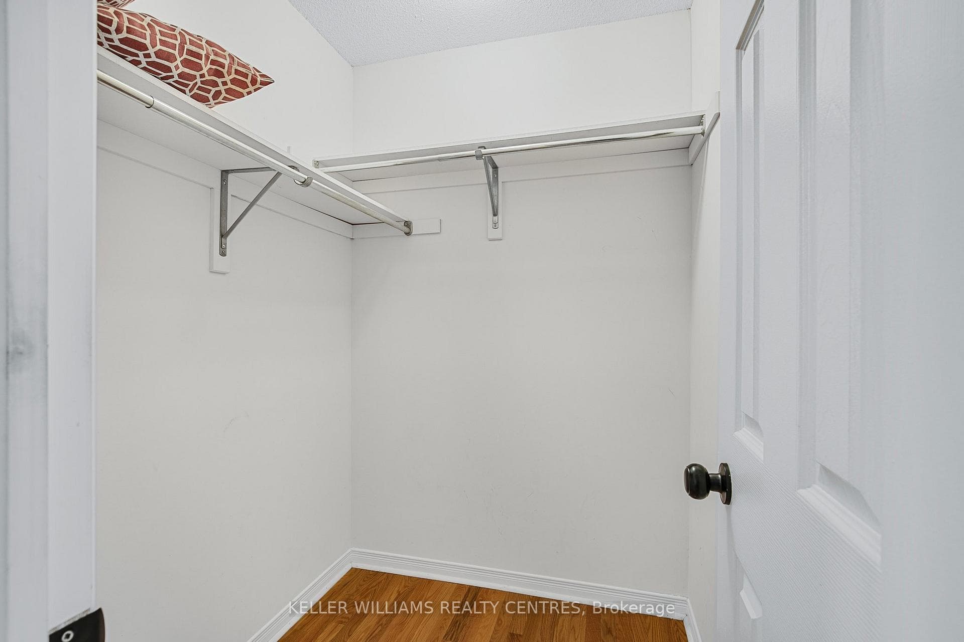 186 Coleridge Dr Street photo 18