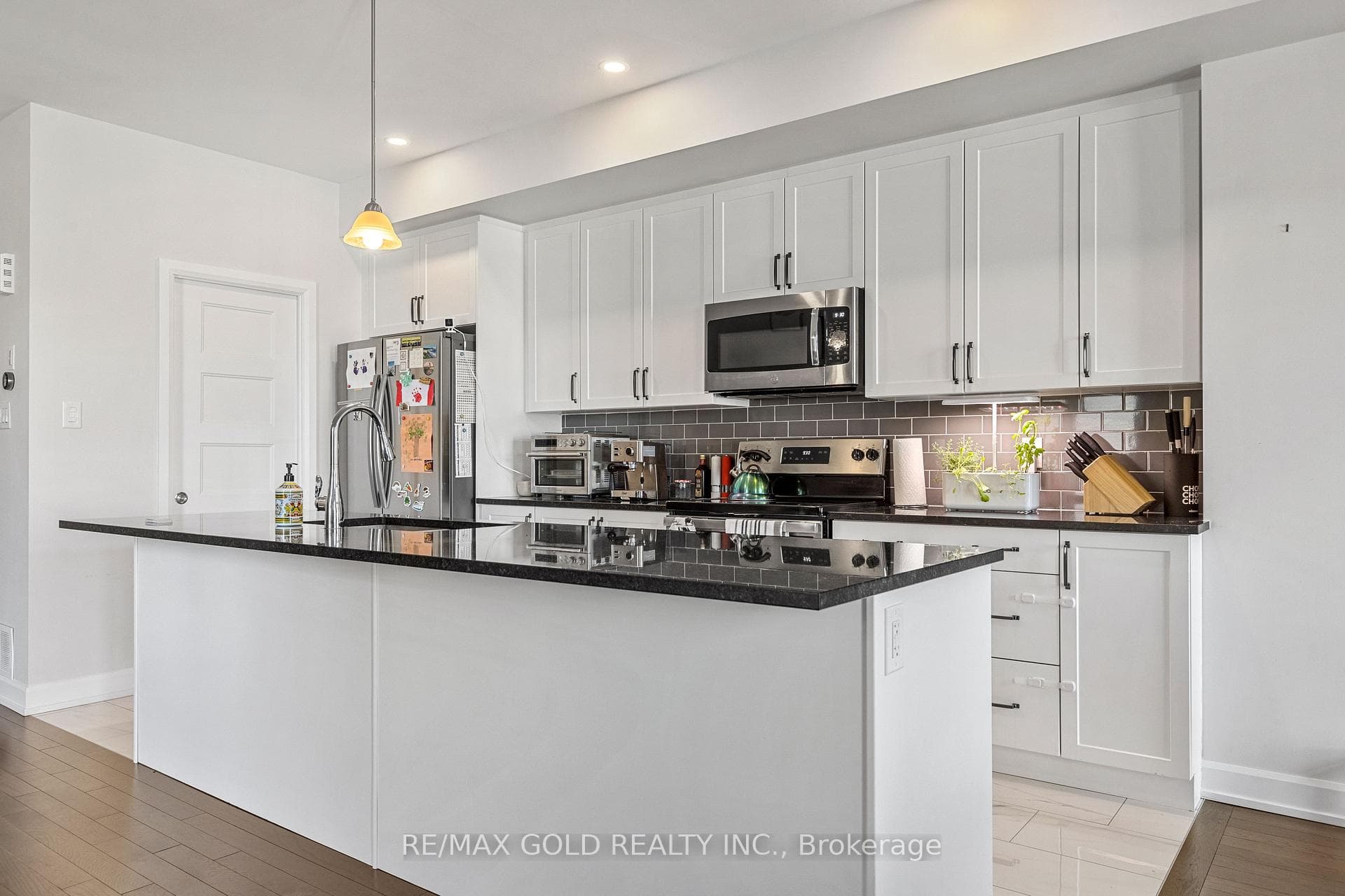 329 Grackle Street photo 14