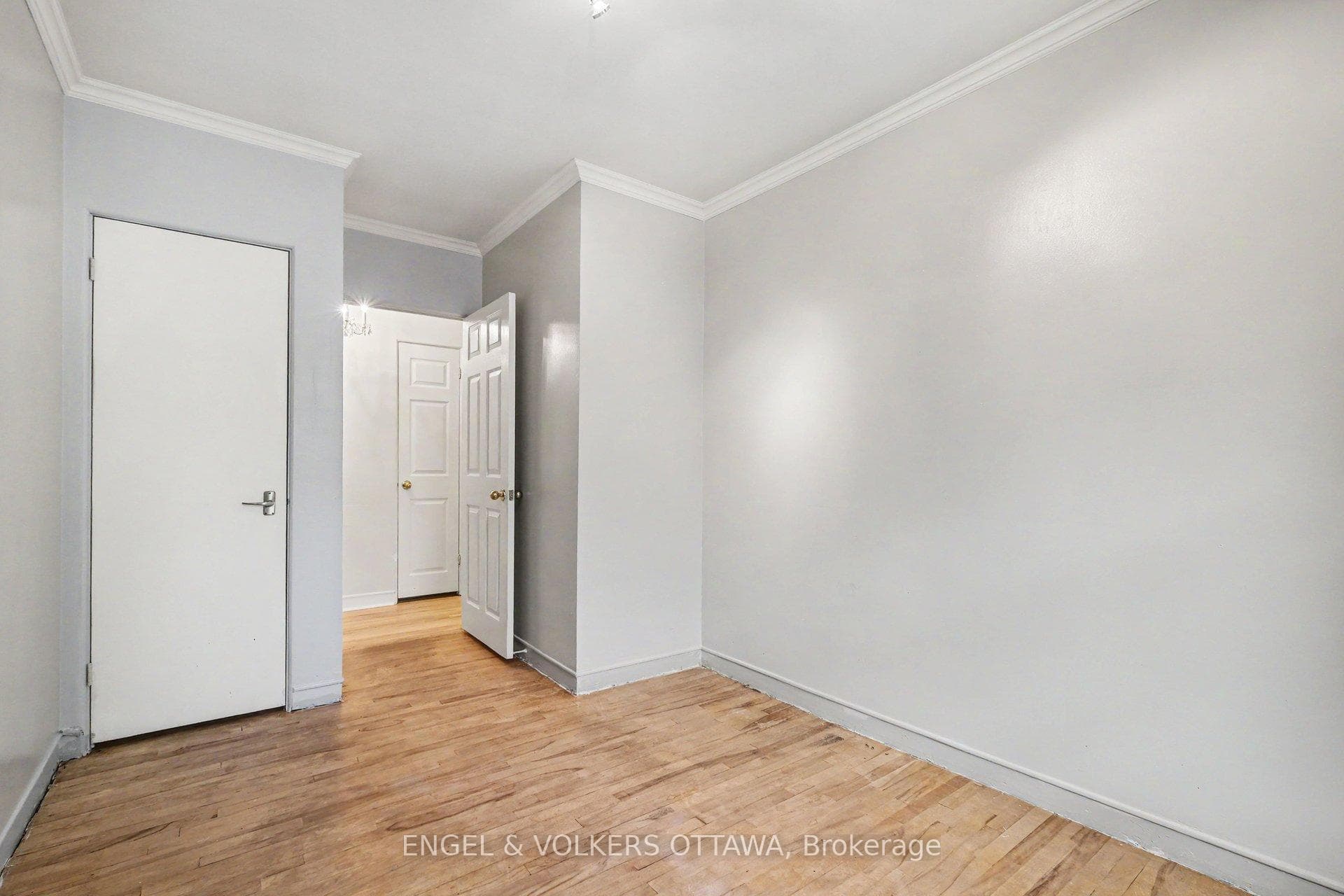 325 Summit Avenue photo 17