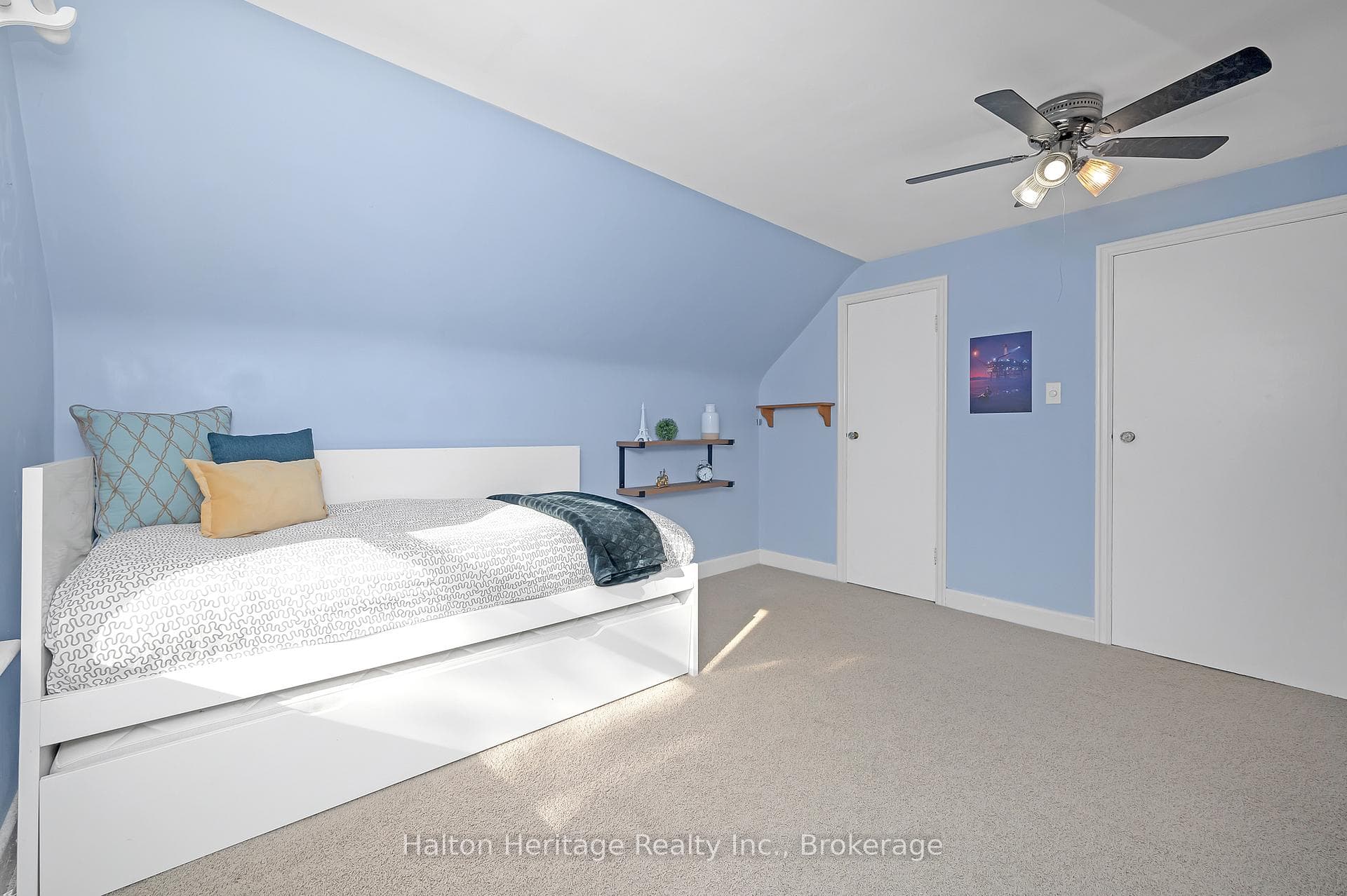 1386 Centre Road photo 18
