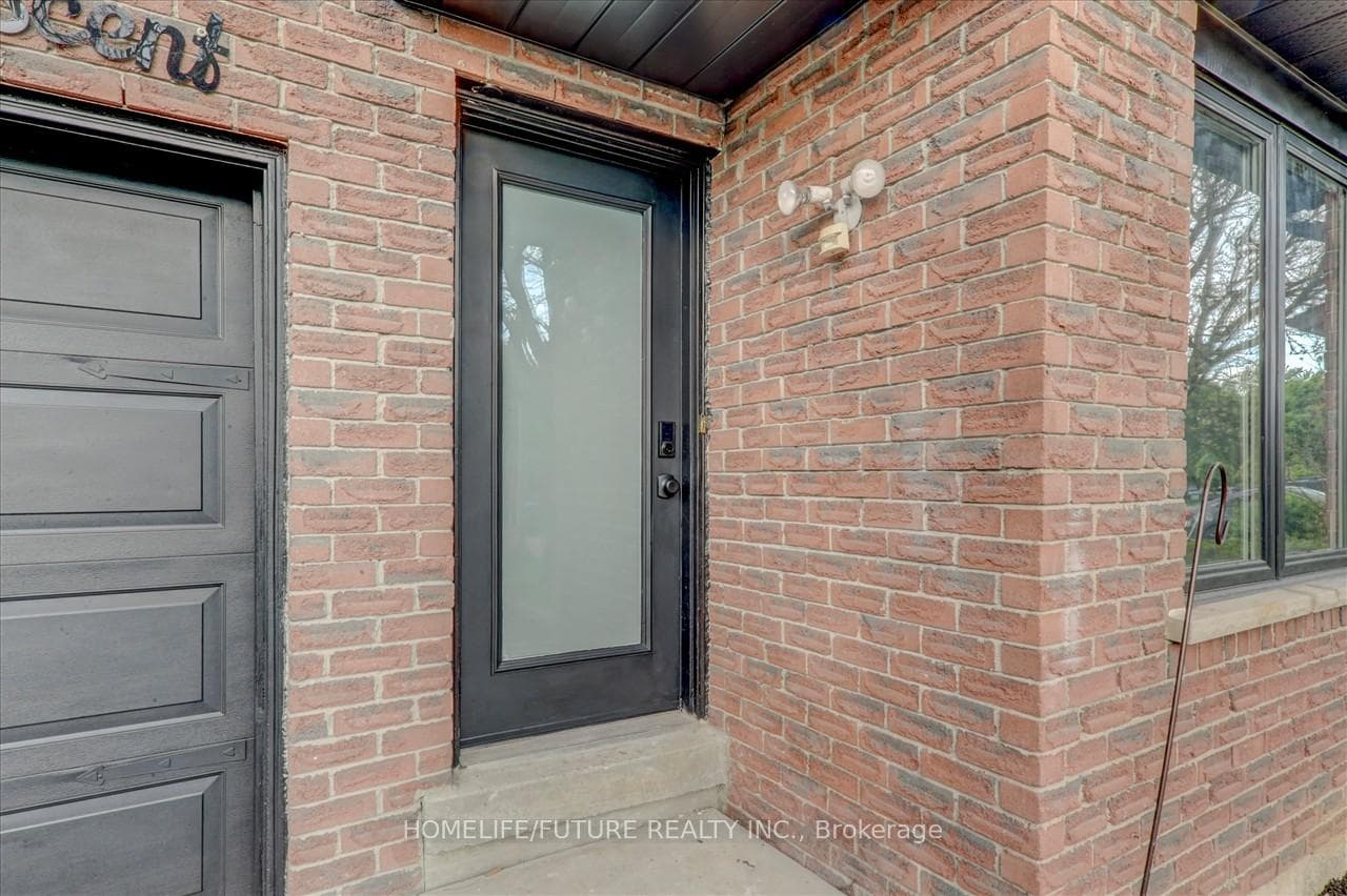 6963 Hickling Crescent photo 5