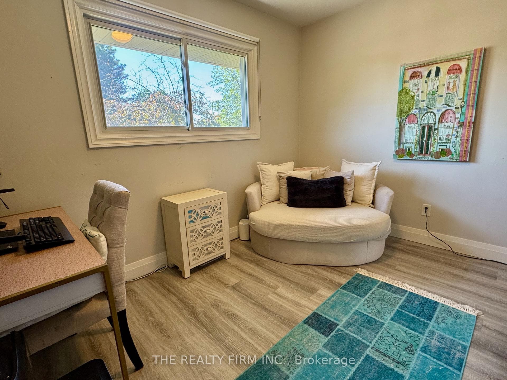 571 Everglade Crescent photo 14