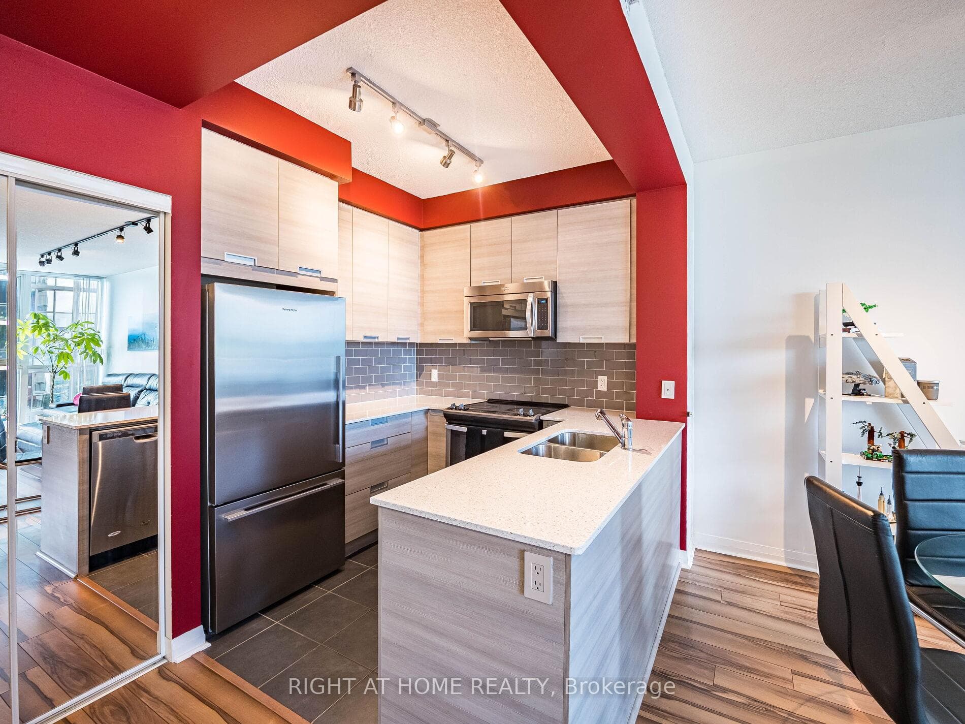 55 Eglinton Avenue Unit 1301 photo 17