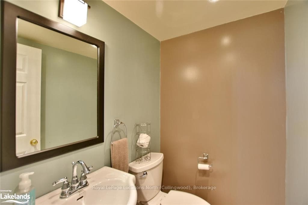 154 CARMICHAEL Crescent photo 31