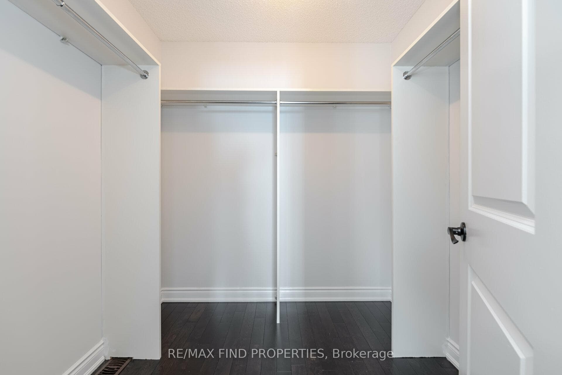 3207 Stocksbridge Avenue photo 30