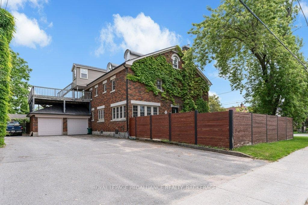 609 Earl Street photo 3