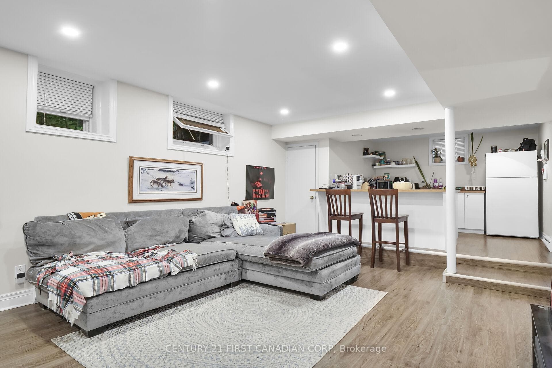 355 Dufferin Avenue photo 27