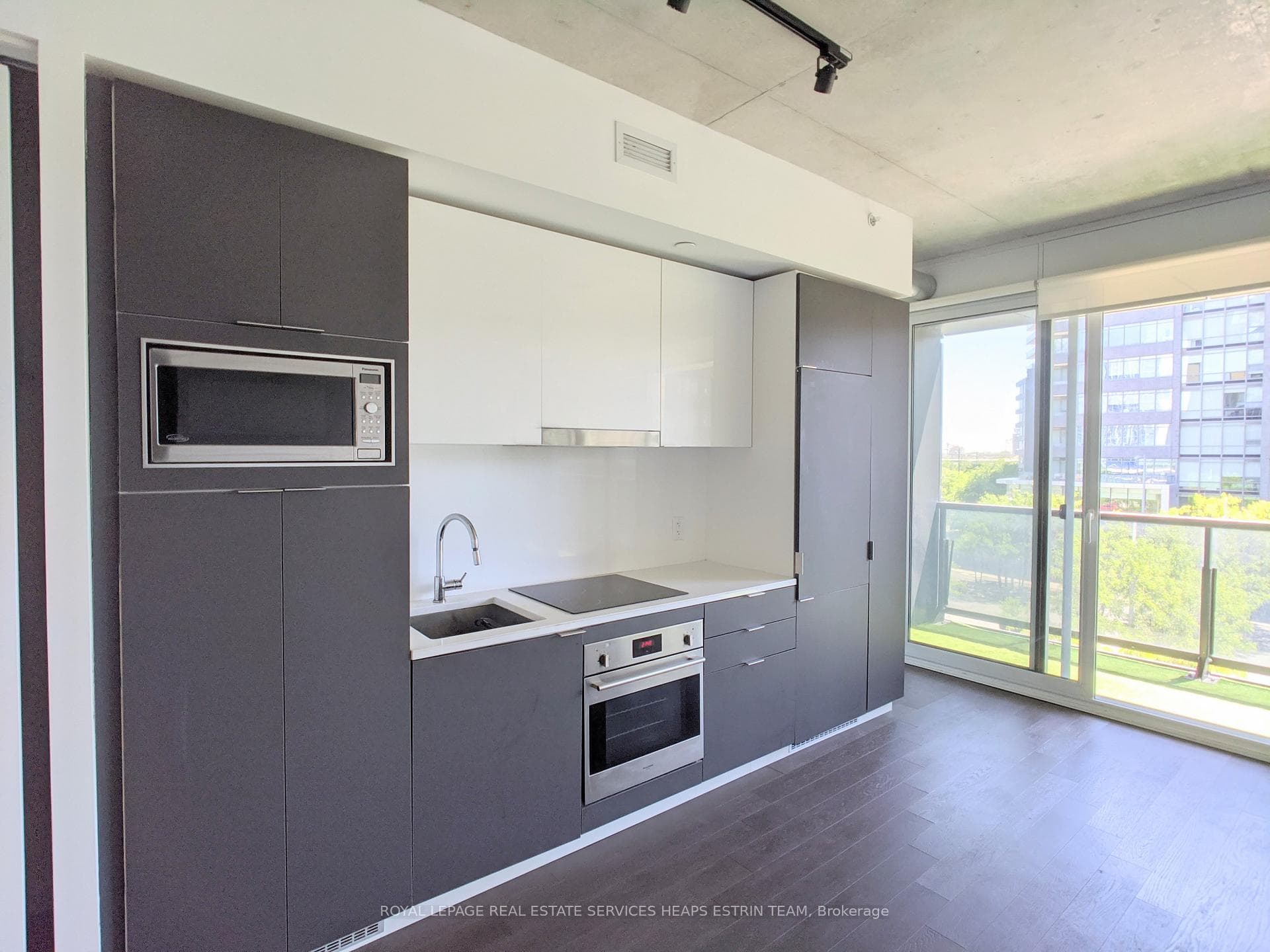 170 Bayview Avenue Unit 302 photo 6