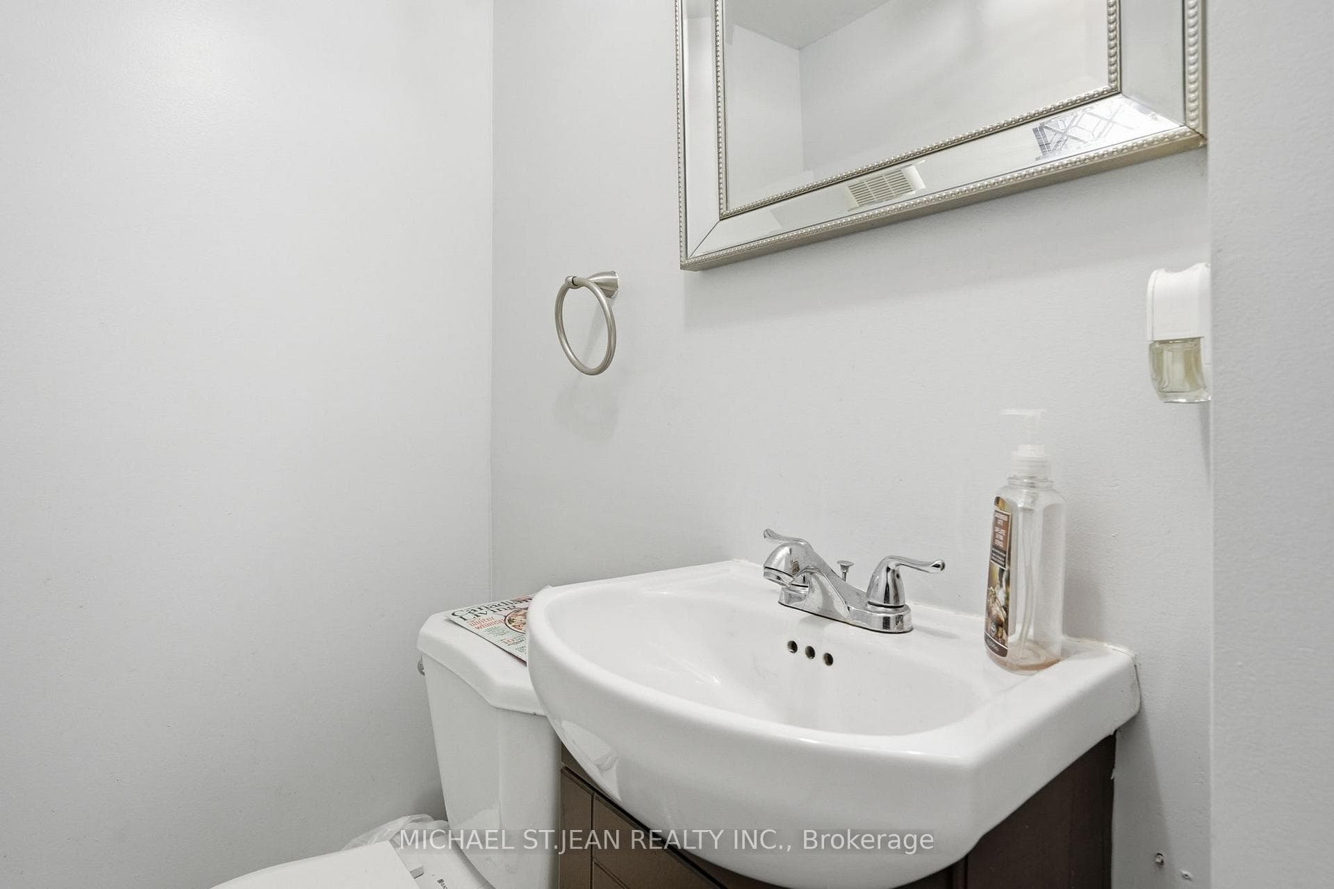 75 Niagara Street photo 16