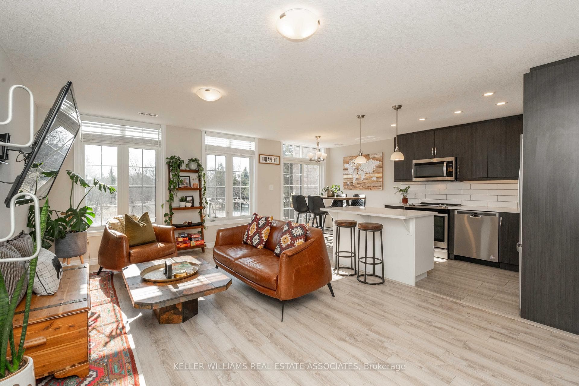 333 Gosling Gardens Unit 312 photo 7
