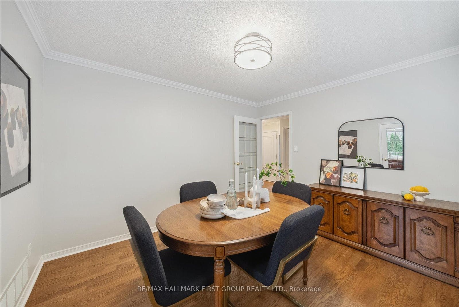 19 Farrow Crescent photo 5