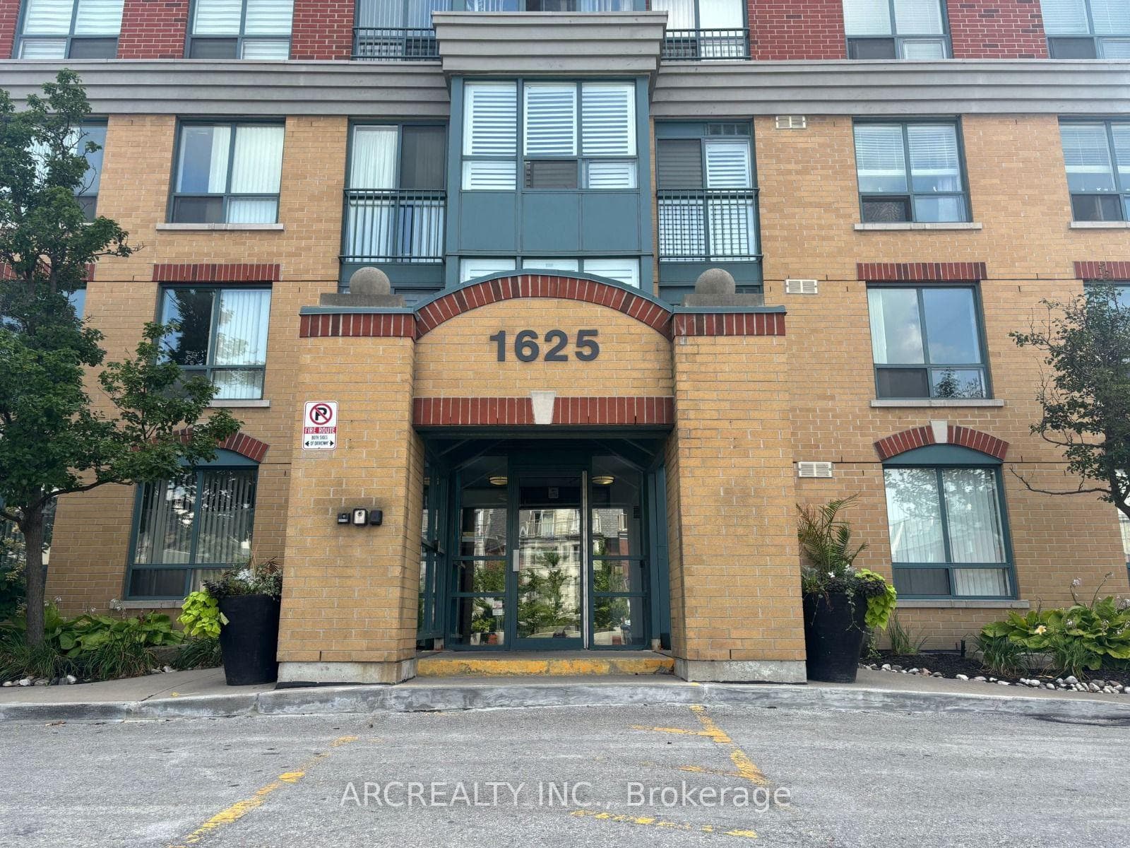 1625 Pickering Parkway Unit 206 photo 23