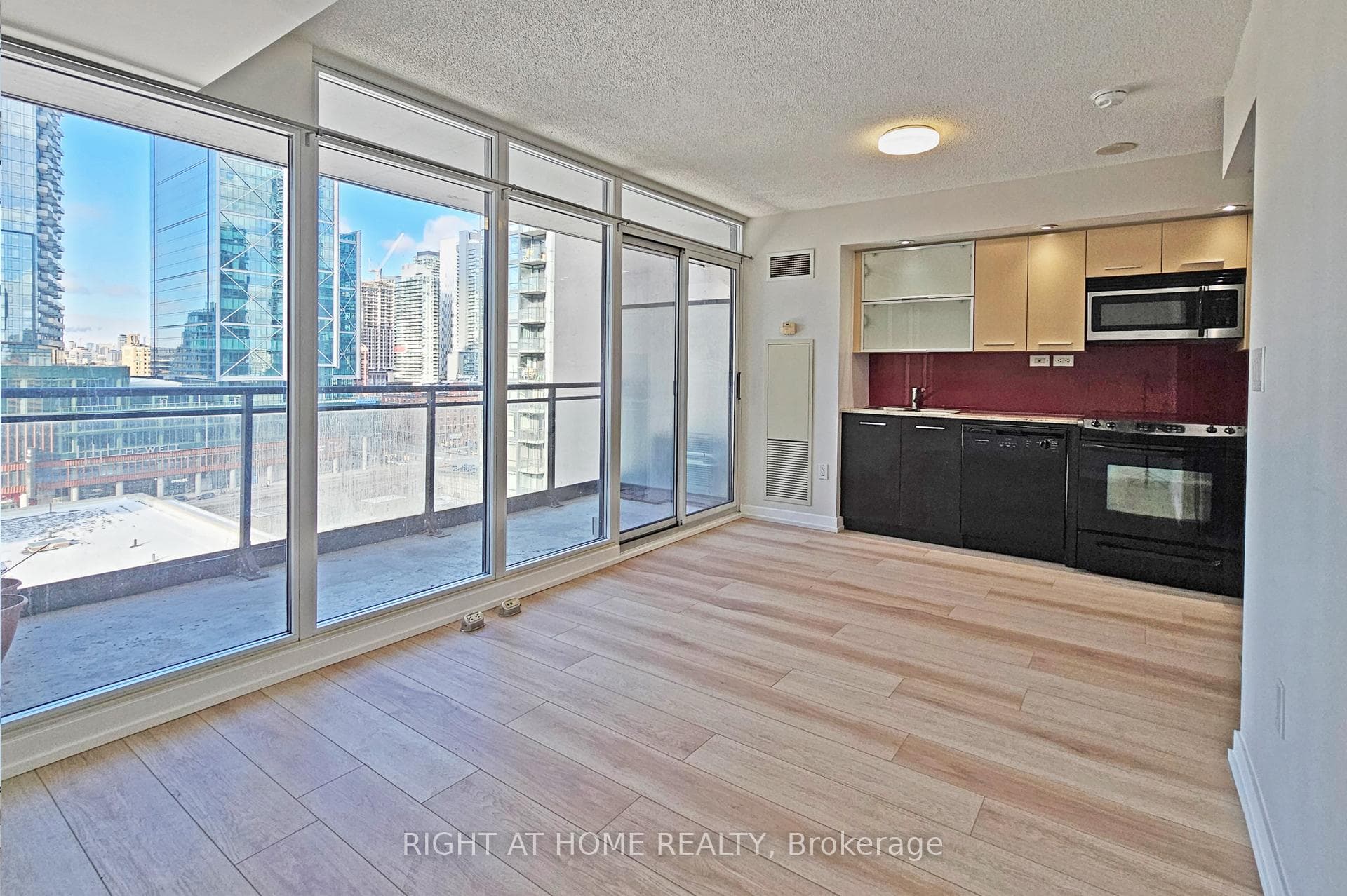 8 Telegram Mews Unit 1508 photo 2