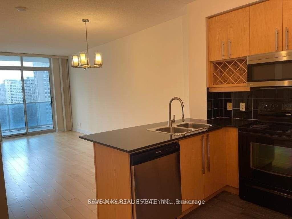 70 Absolute Avenue Unit 804 photo 4