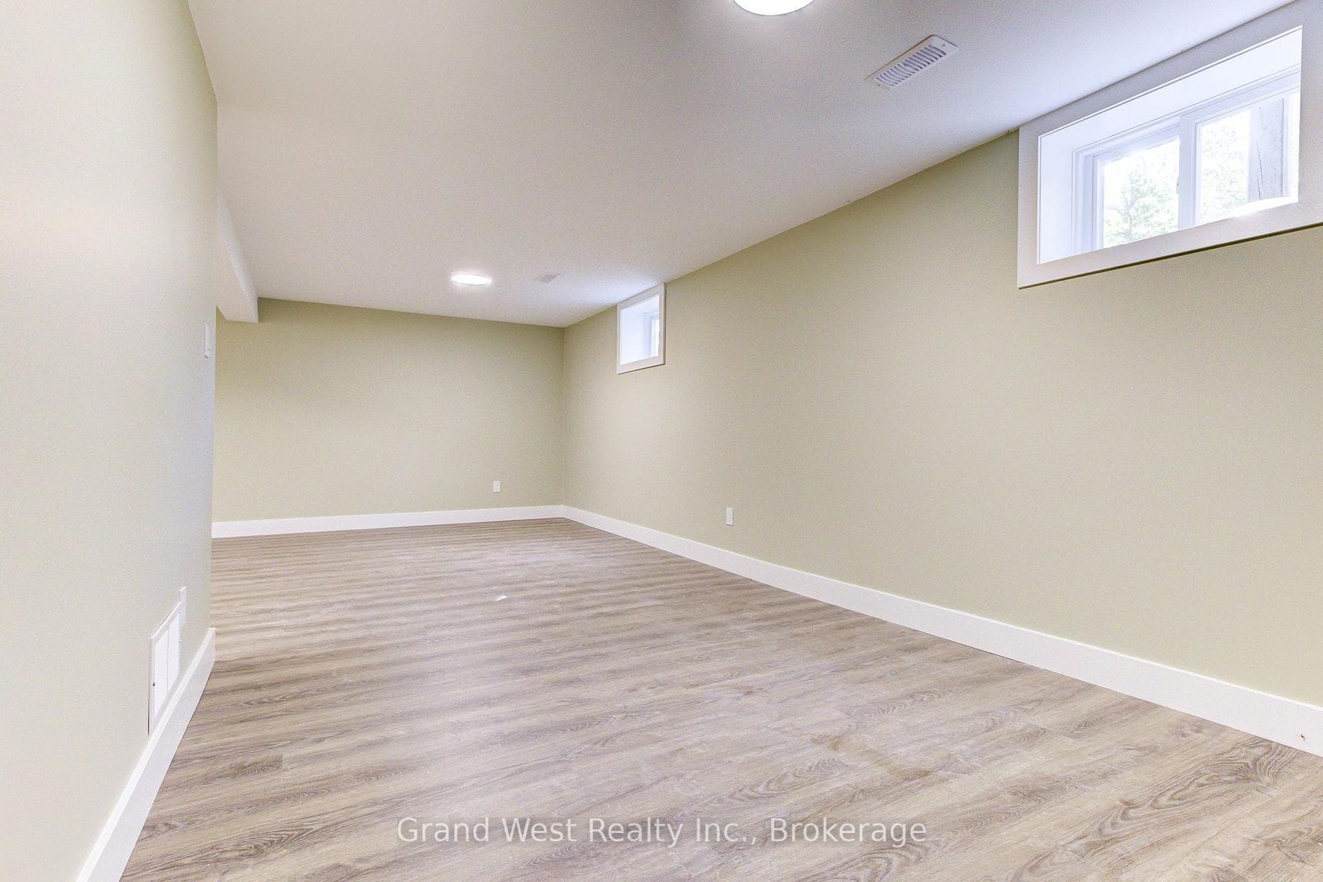 235 Sunset Boulevard photo 36