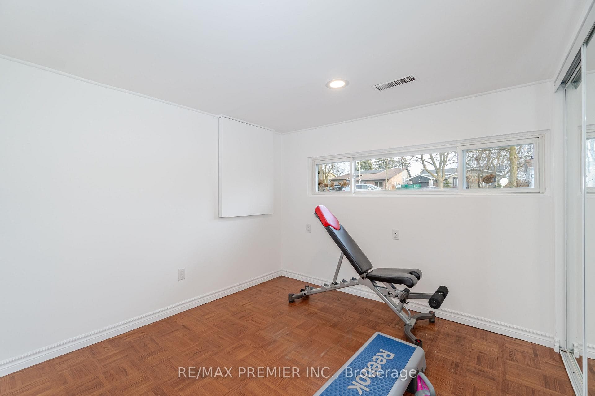 75 Wright Crescent photo 32