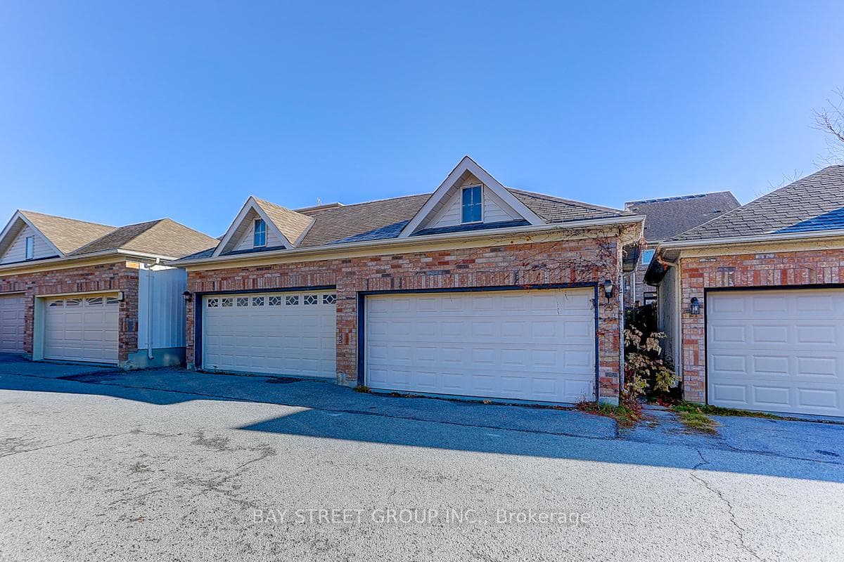 29 Queen's Plate Drive photo 22